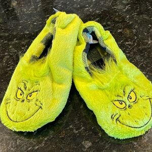 🎄GRINCH🎄NON-SKID SLIP-ON SLIPPERS GREAT GIFT IDEA!! NWT